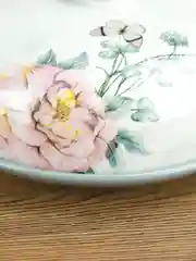 Блюдо для блинов с крышкой REPAST Розы 23*23*9,7 см