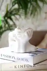Белый кашпо "Силуэт девушки" для живых растений, кактусов и суккулентов