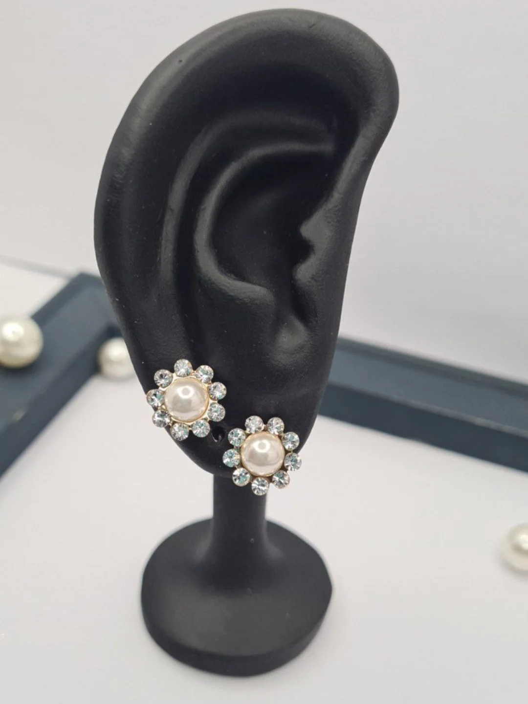Белый серьги с камнем Swarovski, бижутерия