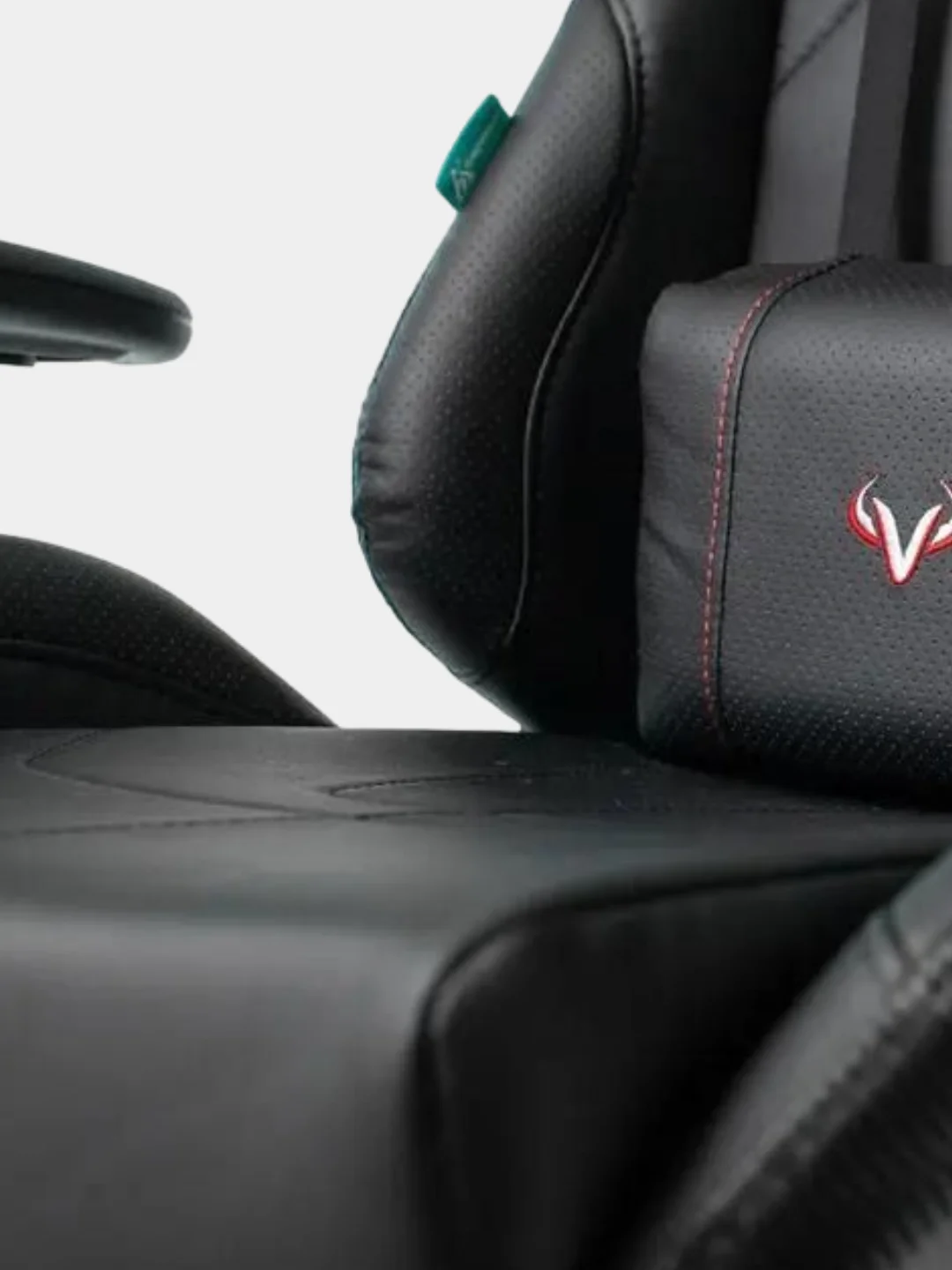 Черный кресло игровое компьютерное геймерское Zombie VIKING 5 AERO Edition