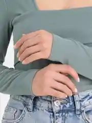 Зелёный хаки лонгслив женский с открытыми плечами, в рубчик, лапша, с длинным рукавом