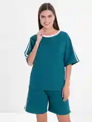 Зеленый женский костюм шорты с футболкой