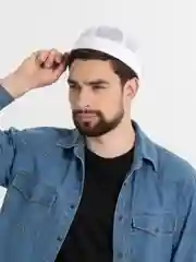 Белый кепка без козырька "Докер"