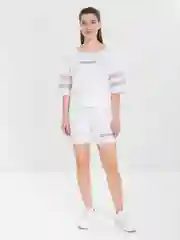 Бежевый шорты и футболка