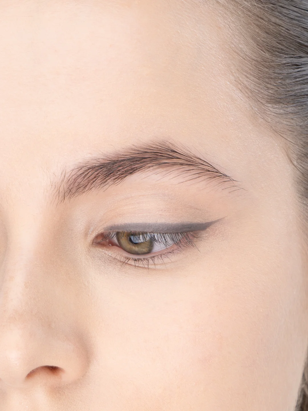 Карандаш для глаз Vivienne Sabo LINER FLIRTEUR, тон 302, серый, 1,3 г