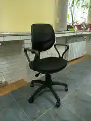 Черный компьютерное офисное кресло Сатурн сетка