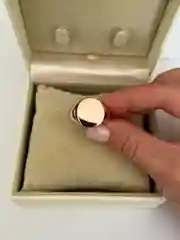Бежевый перстень мужской