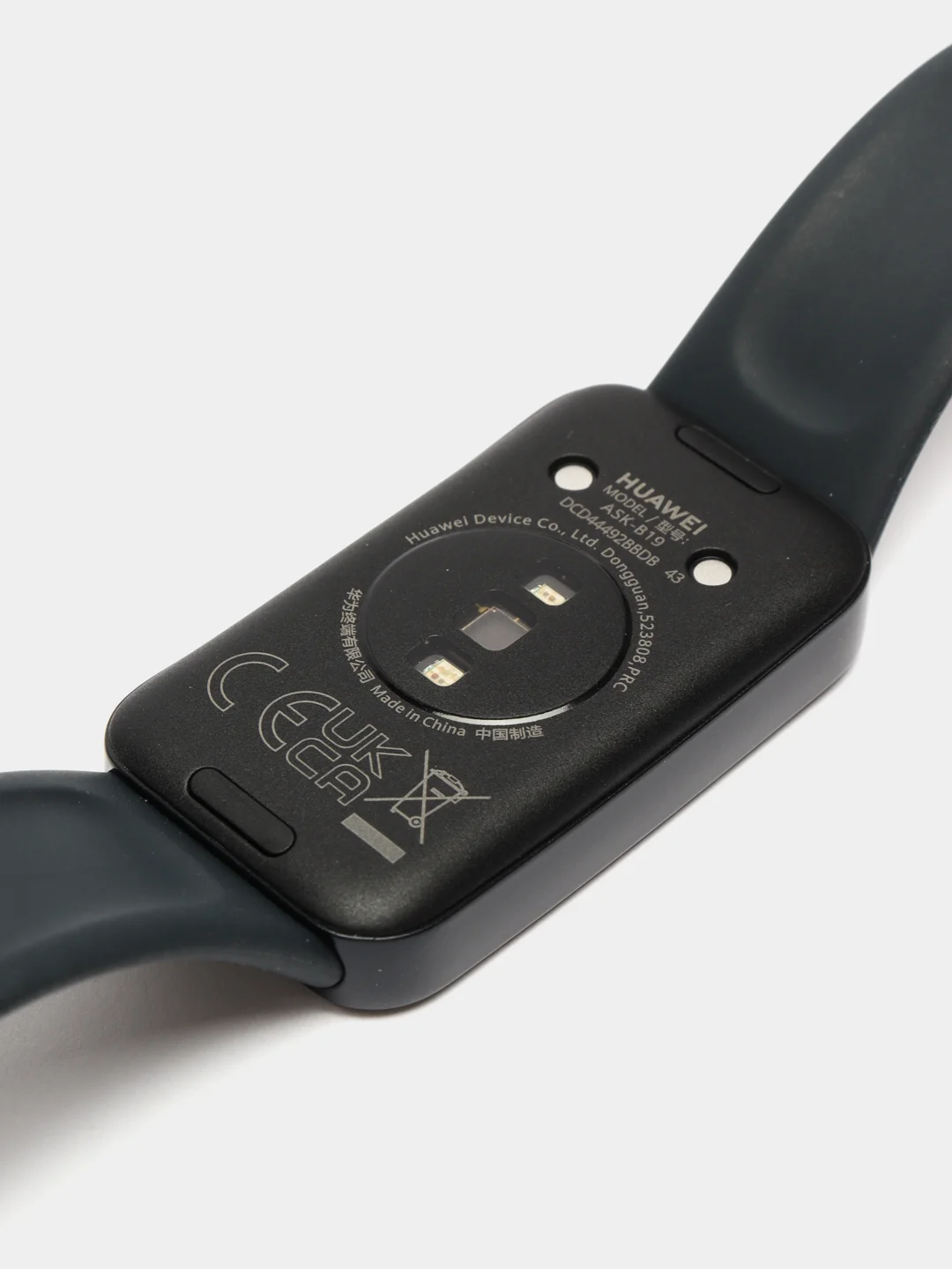 Розовый фитнес-браслет Huawei Band 8