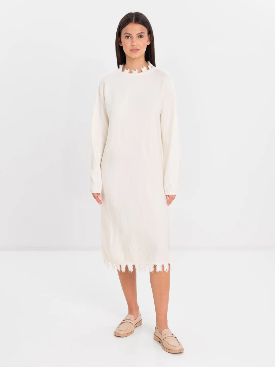 Молочный платье вязаное с бахромой oversize / платье-свитер оверсайз / платье трикотажное