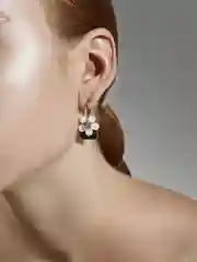 Черный серьги женские с камнем