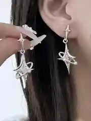Серьги женские в виде звезд со стразами