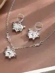 Прозрачный комплект женской бижутерии: Серьги и Цепочка в виде сердца