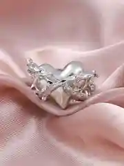 Серебряный кольца женские "Сердце в терновнике", два вида