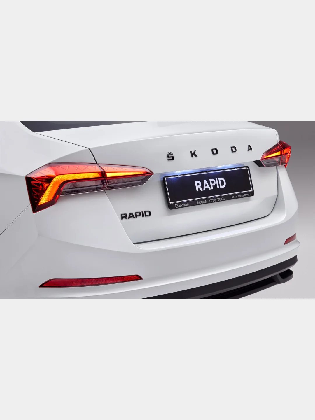 Черный орнамент-шильдик металлический SKODA / RAPID