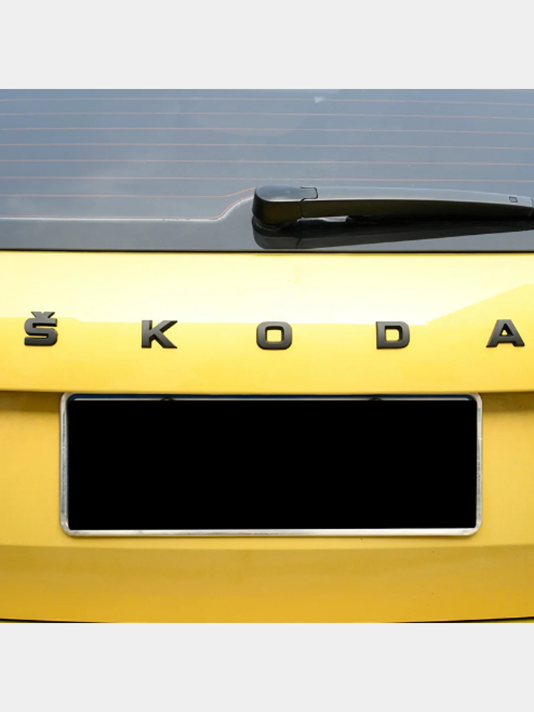 Черный орнамент-шильдик металлический SKODA / RAPID