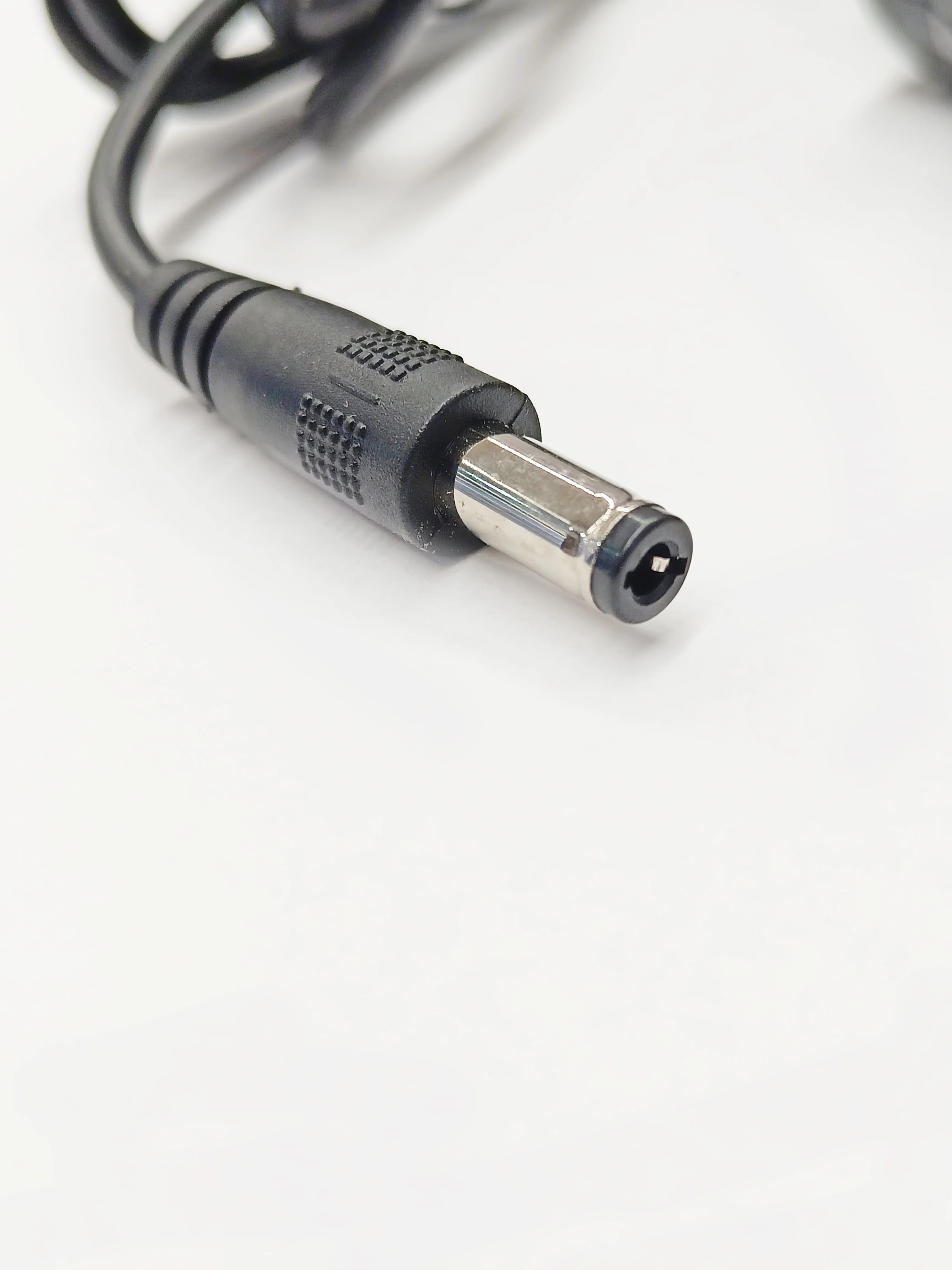 Автомобильное зарядное устройство для мониторов, портативных TV 12V 5.5*2,5