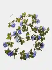 Бордовый лиана с цветами и листьями искусственные. Для интерьера