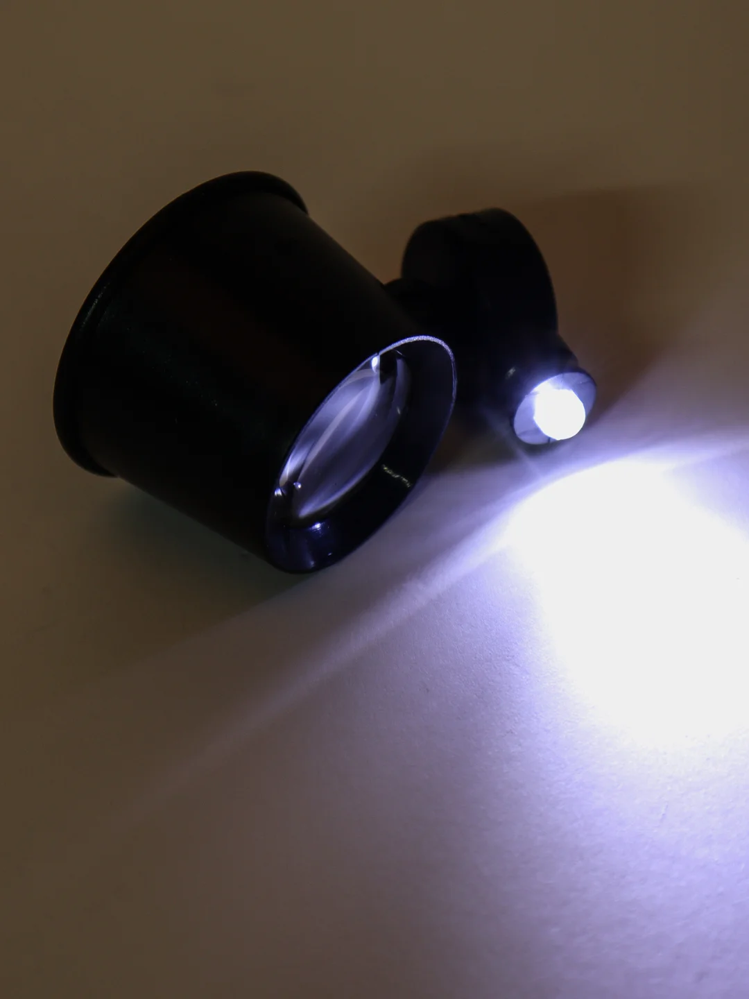 Лупа часовая 15x монокулярная с подсветкой (1 LED)