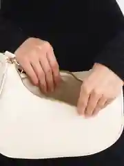 Бежевый сумка на плечо черная
