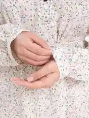 Конфетный легкое шифоновое платье с цветочным принтом
