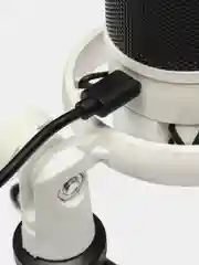 Белый конденсаторный студийный USB-микрофон для записи голоса