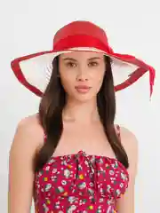 Красный шляпа на пляж
