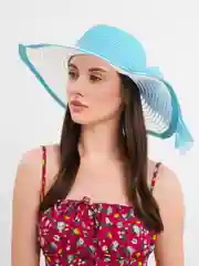 Небесно-голубой шляпа на пляж