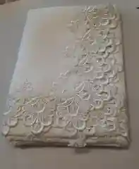 Молочный скатерть на круглый праздничный и кухонный столы с кружевами по периметру,Размер - 150/150