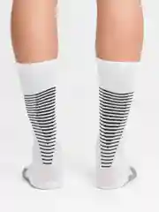 Белый гетры футбольные