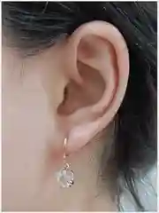 Серьги с камнем в виде сердца