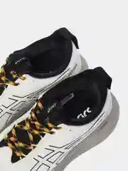 Бежевый мужские кроссовки с логотип Asics