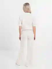Белый костюм брючный летний
