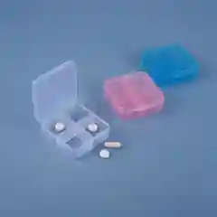 Розовый таблетница, 4 секции, 7х7х2,6 см, квадрат, цвет МИКС
