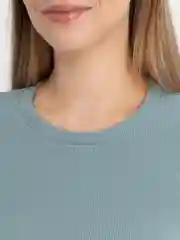 Небесно-голубой лонгслив женский в рубчик