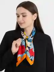 Алый платок шелковый на голову и шею