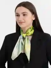 Багровый платок шелковый на голову и шею