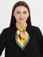Желтый платок шелковый на голову и шею