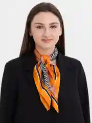 Оранжевый платок шелковый на голову и шею