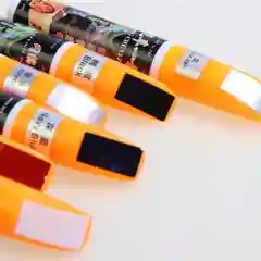 Флакон краски для закрашивания царапин на кузове автомобиля, с кисточкой