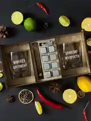 Черный подарочный набор: бокалы для виски, с гравировкой, 2 штуки, с камнями для виски, 8 штук