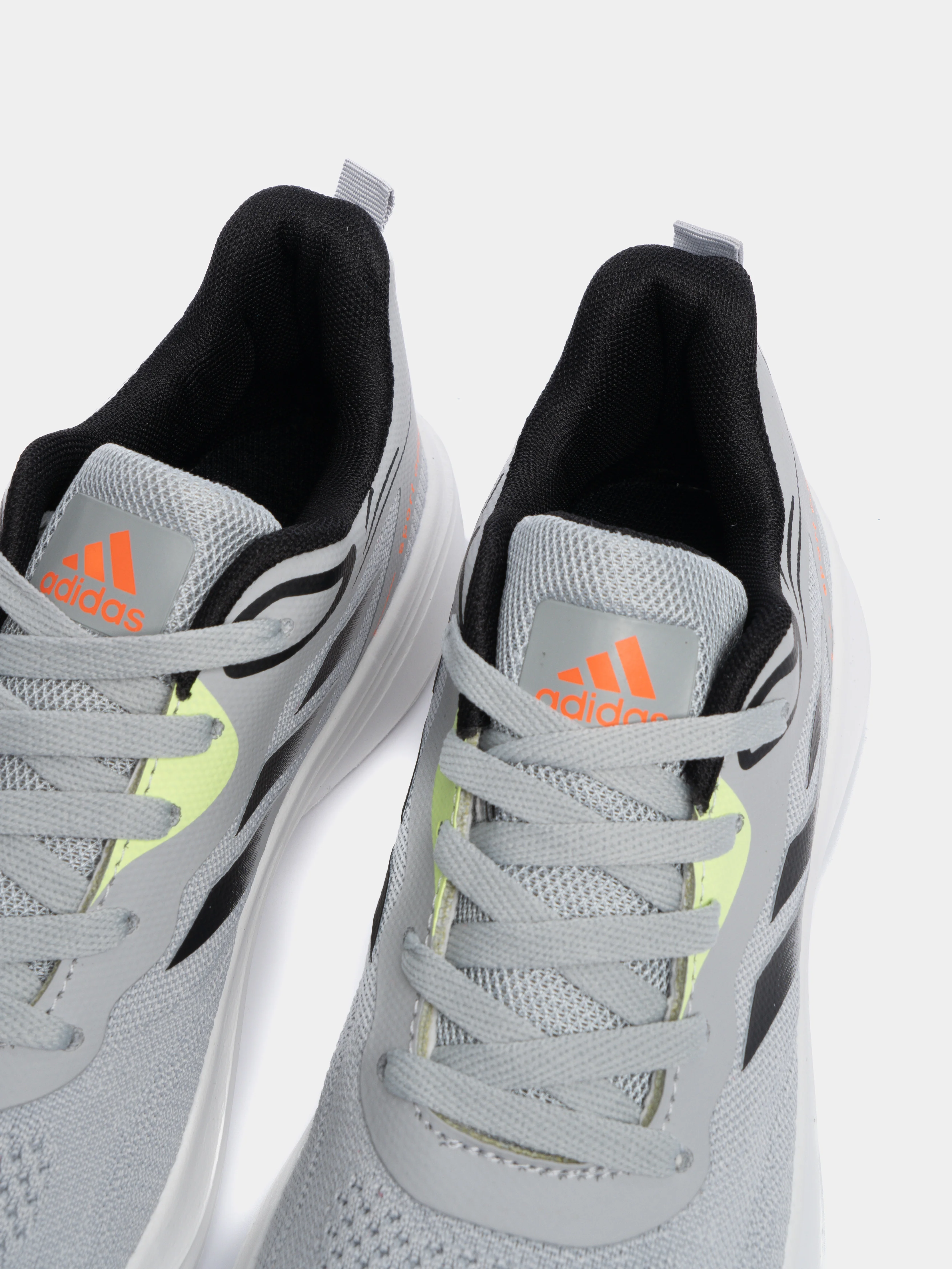 Серый мужские кроссовки с логотипом Adidas