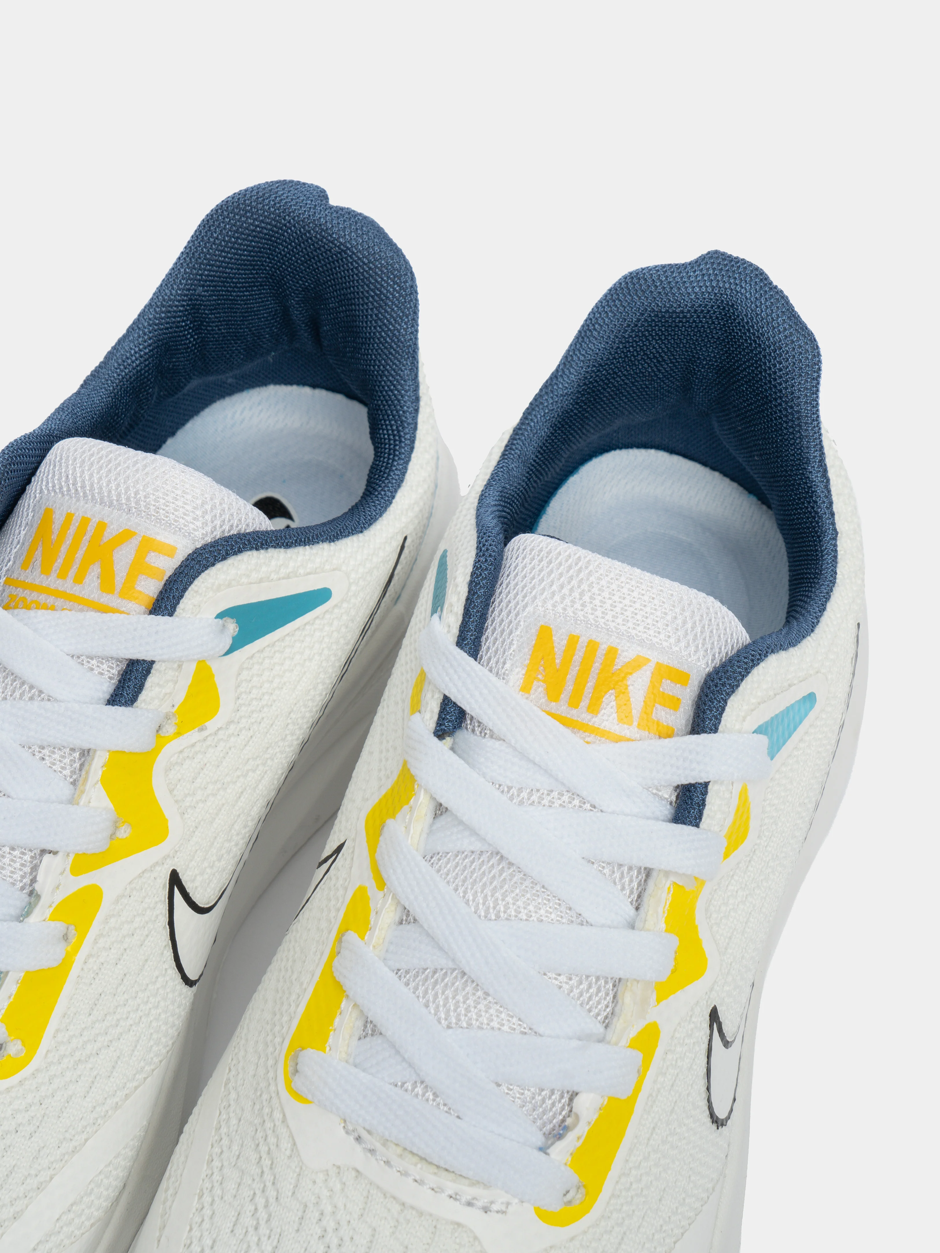 Белый мужские беговые кроссовки с логотипом Nike Zoom