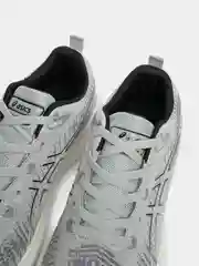 Серый кроссовки мужские с логотипом Asics