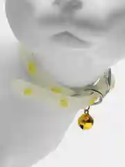 Желтый силиконовый светящийся в темноте ошейник для кошек с колокольчиком