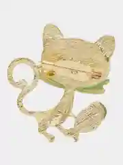 Бежевый брошь с кошачьим глазом