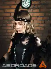 Повязка с пером