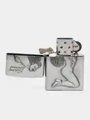 Серый меланж зажигалка бензиновая с рельефным рисунком девушки