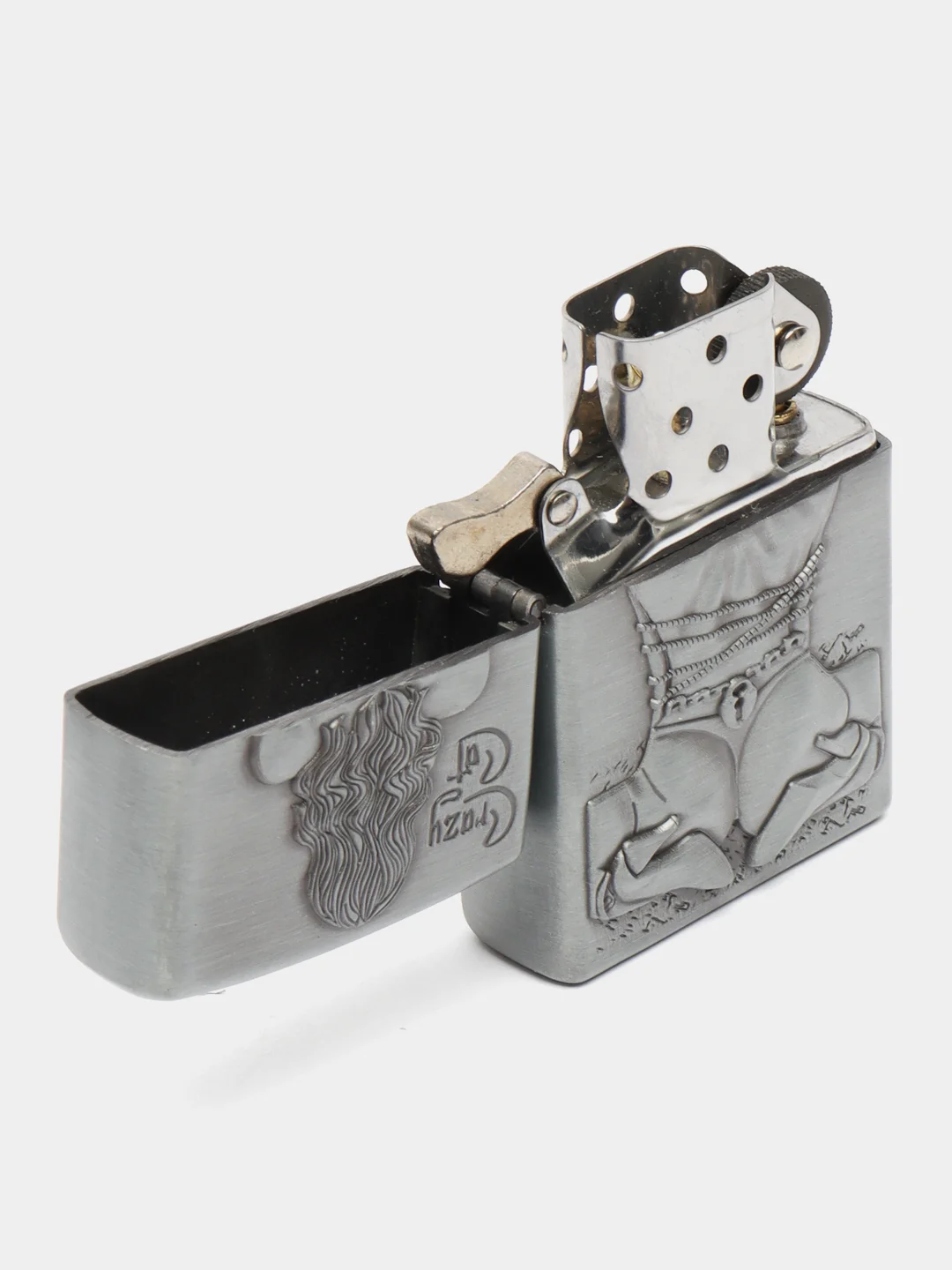 Серебряный зажигалка бензиновая с рельефным рисунком девушки
