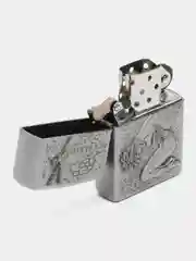 Серебряный зажигалка бензиновая с рельефным рисунком девушки