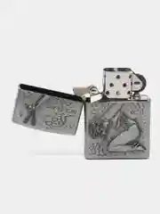 Серебряный зажигалка бензиновая с рельефным рисунком девушки
